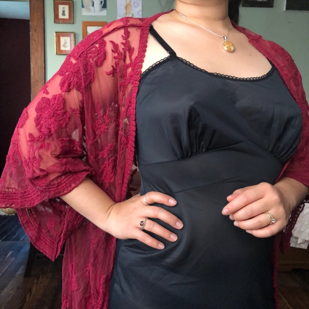 🌼Blue Rain Lacey Maroon robe - Picture 11 of 11